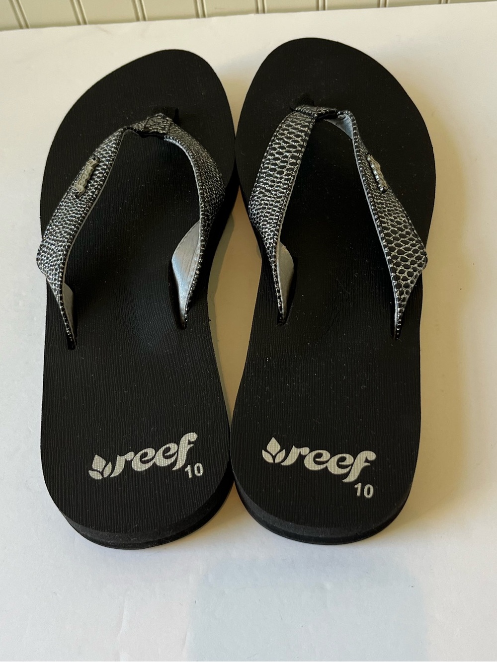 REEF STARGAZER FLIP FLOPS | BLACK & SILVER | SIZE: 10 | EUC - Picture 4 of 6